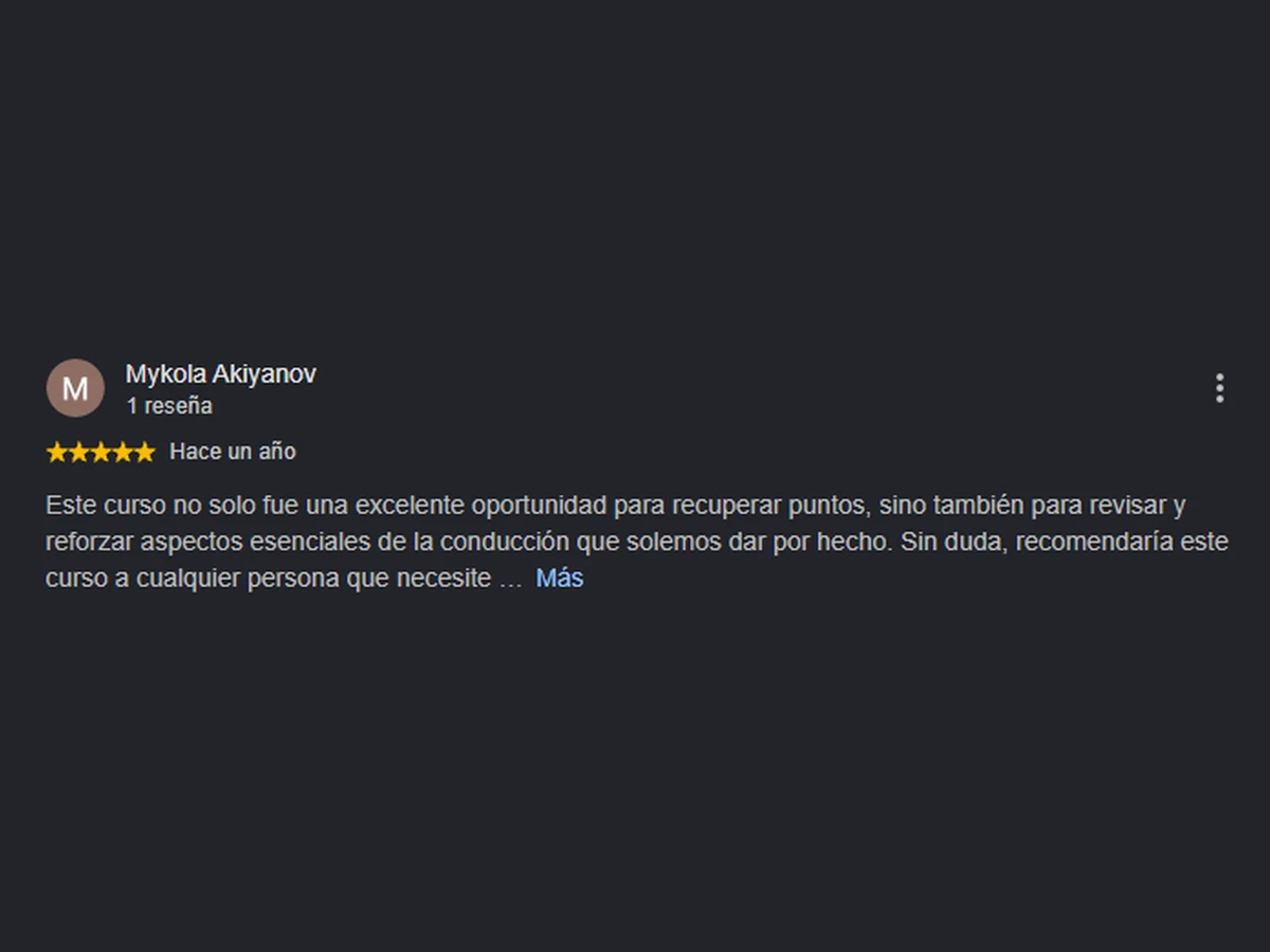 Reseña de 5 estrellas de Mykola Akiyanov: «Este curso no solo fue una excelente oportunidad para recuperar puntos, sino también para revisar y reforzar aspectos esenciales de la conducción que solemos dar por hecho. Sin duda, recomendaría este curso a cualquier persona.»